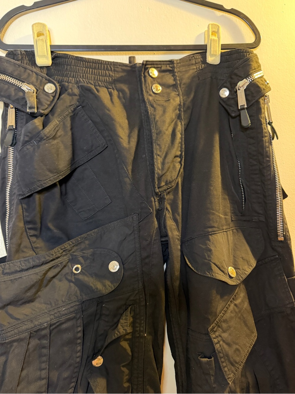 DSQUARED2 Black Multi-Pocket Cargo Pants for Men - Picture 2 of 13